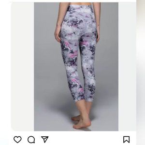 Lululemon Wunder Under Crop Size 4 - White Floral